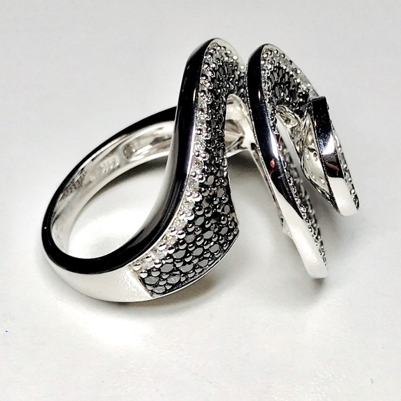 ⭐️HOST PICK⭐️ MACYS Black & White Diamonds 14KT Gold Spiral Ring - Picture 4 of 12
